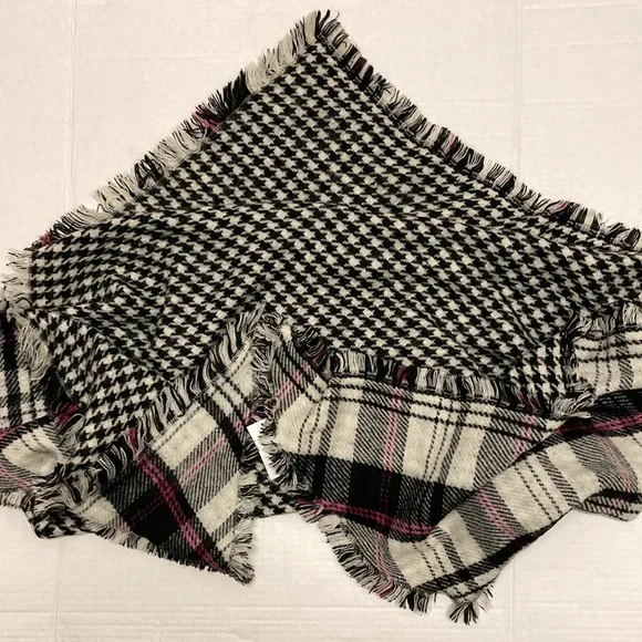 🎉10 for $10🎉ICING Reversible Shawl/Scarf. - Picture 7 of 8